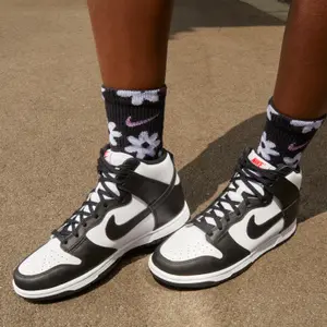 Zapatillas de baloncesto para mujer Nike Dunk High Panda image-5