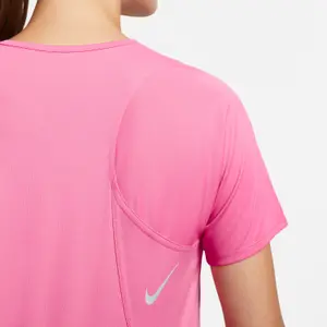 T-shirt de mulher Nike Fast Dri-Fit image-5