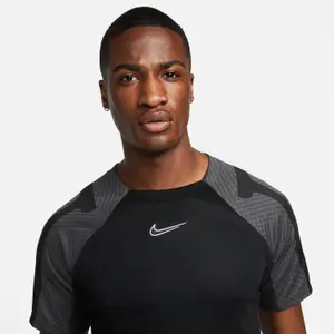 Camiseta Nike Dri-FIT Strike image-5