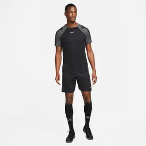 Camiseta Nike Dri-FIT Strike image-1