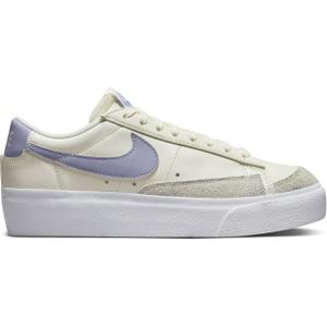 dj0292-110-baskets-femme-nike-blazer-low-platform-blanc-casse-bleu-indigo-blanc