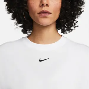 Camiseta de mujer Nike Sportswear Essential image-4