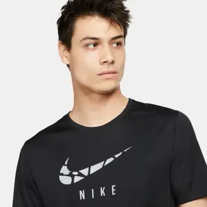 Camiseta Nike Dri-FIT Run Division Core image-3