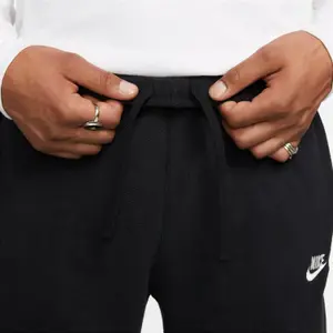 Pantaloni da jogging in felpa Nike Club+ image-6