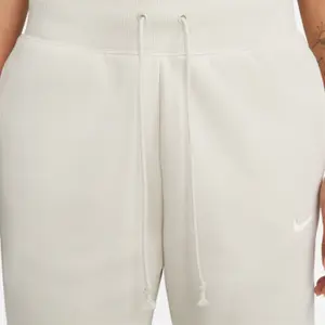 Hochtaillierte Damen-Jogginghose Nike Phoenix Fleece STD image-1