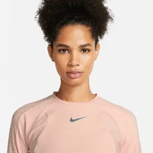 Camiseta de manga larga para mujer Nike Dri-FIT Adv Run Division image-4
