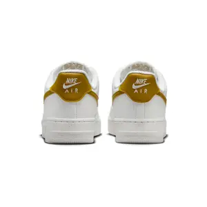 Sapatilhas de mulheres Nike Air Force 1 07 SE image-5