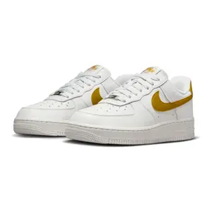 Sapatilhas de mulheres Nike Air Force 1 07 SE image-2