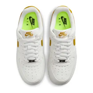 Sapatilhas de mulheres Nike Air Force 1 07 SE image-3