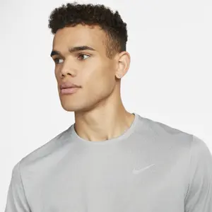 Jersey Nike Dri-FIT UV Miler image-4