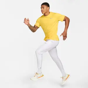 Camiseta Nike Dri-FIT UV Miler image-2