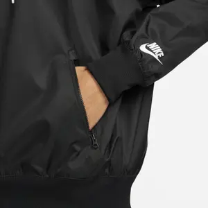 Vattentät jacka med vävt foder Nike Windrunner GX image-4