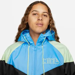 Vattentät jacka med vävt foder Nike Windrunner GX image-1
