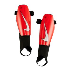 dx4608-635-schienbeinschutzer-nike-charge-karminrot-schwarz-weiss
