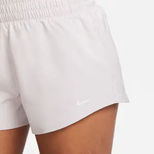 Calções forrados de cintura média-baixa para mulher Nike One Dri-FIT image-4