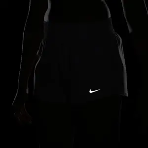 Calções forrados de cintura média-baixa para mulher Nike One Dri-FIT image-6
