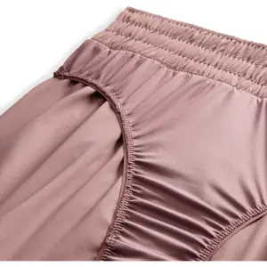 Calções forrados de cintura média-baixa para mulher Nike One Dri-FIT image-4