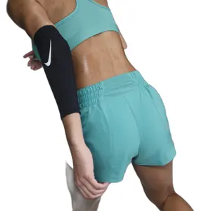 Calções 2-em-1 para mulheres Nike One Dri-FIT MR 3" image-2