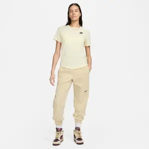 T-shirt  da donna Nike Club Essentials image-2