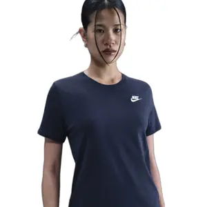 Camiseta de mujer Nike Club Essentials image-3