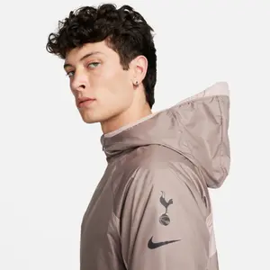 chaqueta impermeable tottenham awf 3r 2023/24 image-5