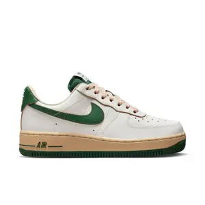 Baskets femme Nike Air Force 1 07 Lv8 image-0