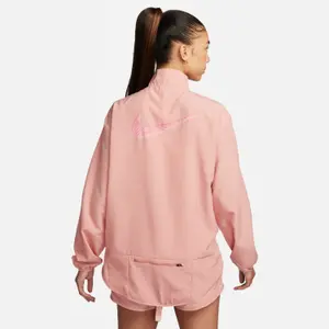 Chaqueta impermeable dri-fit para mujer Nike Swoosh HBR image-1