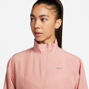 Chaqueta impermeable dri-fit para mujer Nike Swoosh HBR image-3