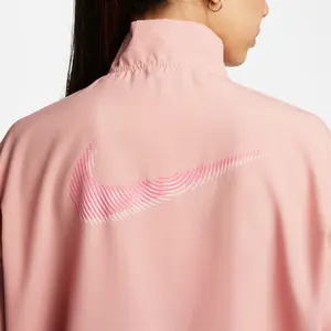 Chaqueta impermeable dri-fit para mujer Nike Swoosh HBR image-4