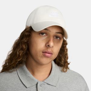 fb5368-133-weiches-verwaschenes-baseballcap-nike-club-futura-sail-white