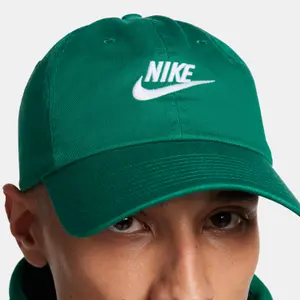 fb5368-365-casquette-delavee-souple-nike-club-futura-malachite-white