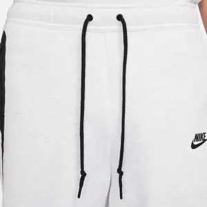 Pantalón corto Nike Tech Fleece image-5
