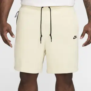Pantalón corto Nike Tech Fleece image-1