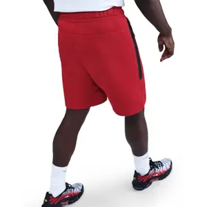 Pantalón corto de entrenamiento Nike Tech Fleece image-3