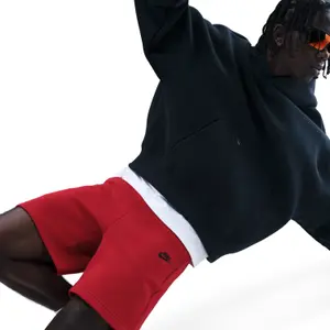 Pantalón corto de entrenamiento Nike Tech Fleece image-4