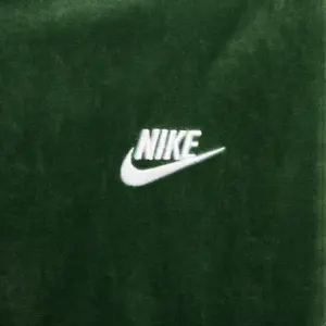 Chaqueta de chándal de terciopelo Nike Club image-5