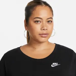T-shirt de mulher Nike Club Essentials image-4