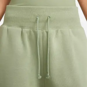 Calções de cintura alta para mulheres Nike Phoenix Fleece image-3