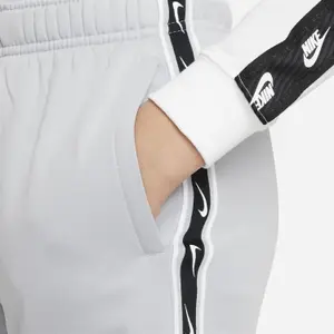 Pantalón corto infantil Nike Repeat image-4