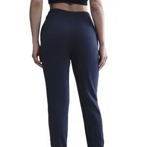 Pantalón de chándal slim de felpa para mujer Nike Chill image-3