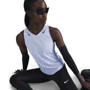 Women's tank top Nike AeroSwift image-1