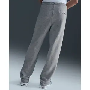 Pantaloni da jogging in fleece spazzolato con orlo Nike Club image-4