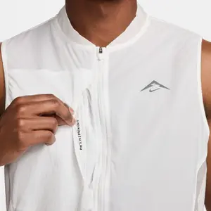 Sleeveless waterproof jacket Nike Trail Aireez image-3