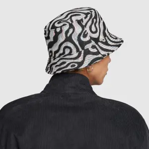 Bob Nike Apex image-3