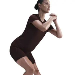 Damska bluzka ciążowa slim Nike One Dri-Fit image-3