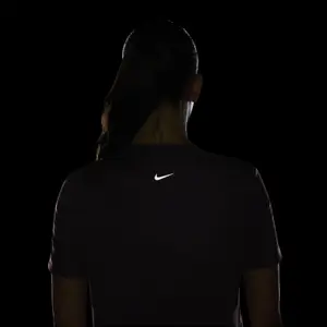 Damska bluzka ciążowa slim Nike One Dri-Fit image-5