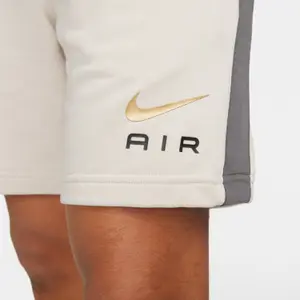 Pantalón corto Nike Air image-6