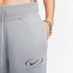 Hochtaillierte Oversize-Jogginghose für Frauen Nike Phoenix image-5