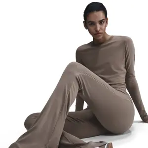 Legging évasé ajusté côtelé femme Nike Chill Knit image-4