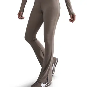 Legging évasé ajusté côtelé femme Nike Chill Knit image-2